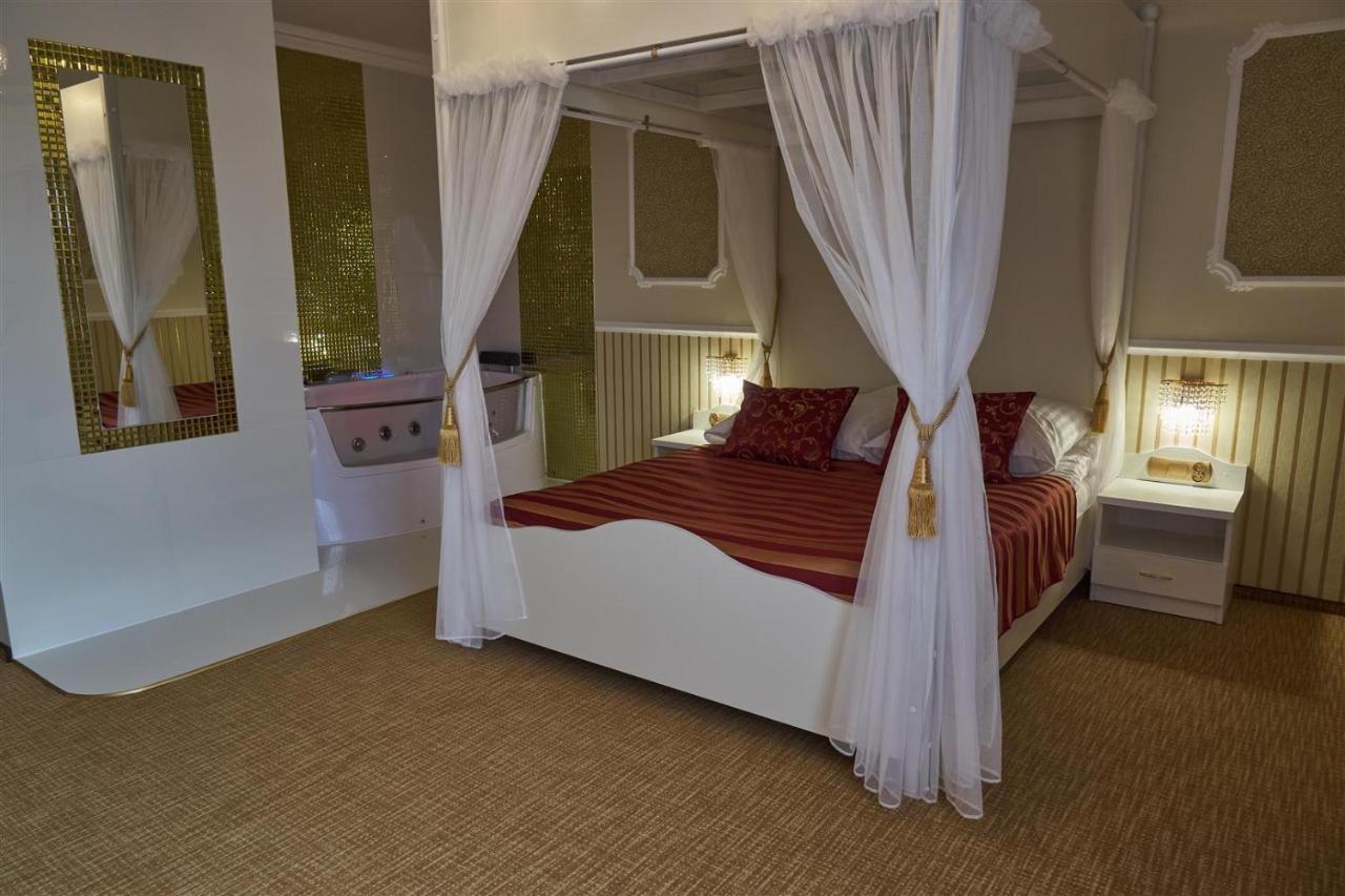 Dworek Nad Stawem & Laznia Piwna Ostrow Mazowiecka Ngoại thất bức ảnh
