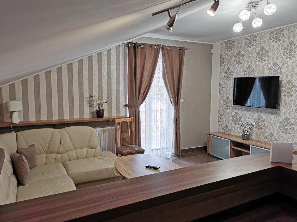 Dworek Nad Stawem & Laznia Piwna Ostrow Mazowiecka Ngoại thất bức ảnh