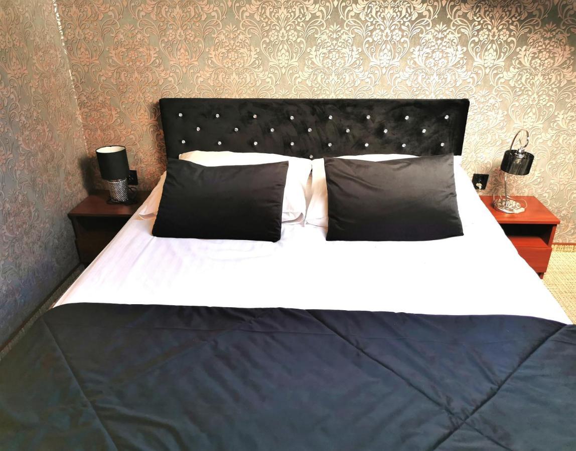 Dworek Nad Stawem & Laznia Piwna Ostrow Mazowiecka Ngoại thất bức ảnh