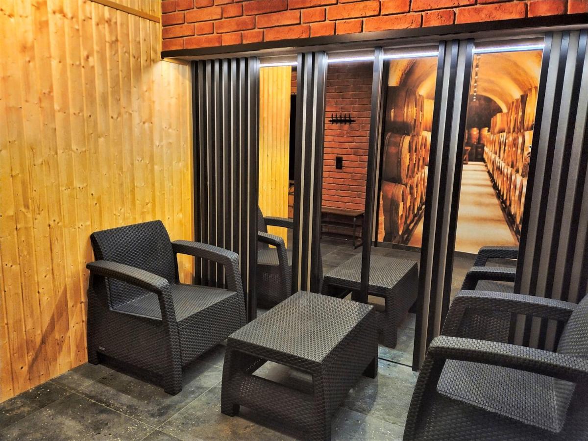 Dworek Nad Stawem & Laznia Piwna Ostrow Mazowiecka Ngoại thất bức ảnh
