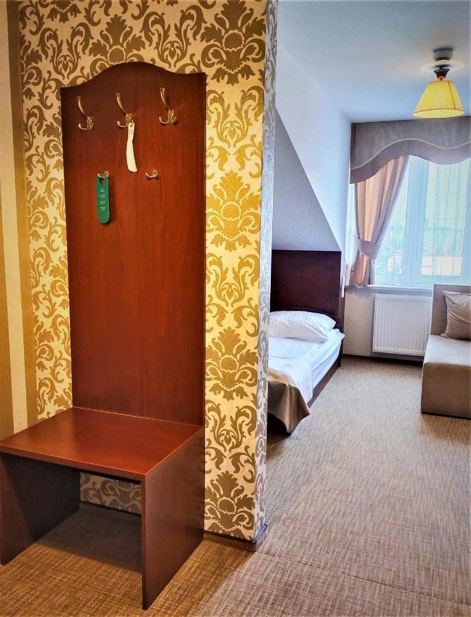 Dworek Nad Stawem & Laznia Piwna Ostrow Mazowiecka Ngoại thất bức ảnh