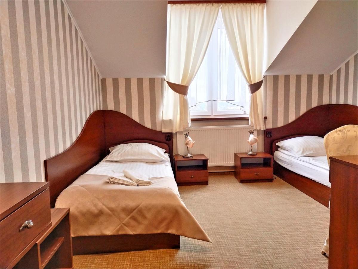 Dworek Nad Stawem & Laznia Piwna Ostrow Mazowiecka Ngoại thất bức ảnh