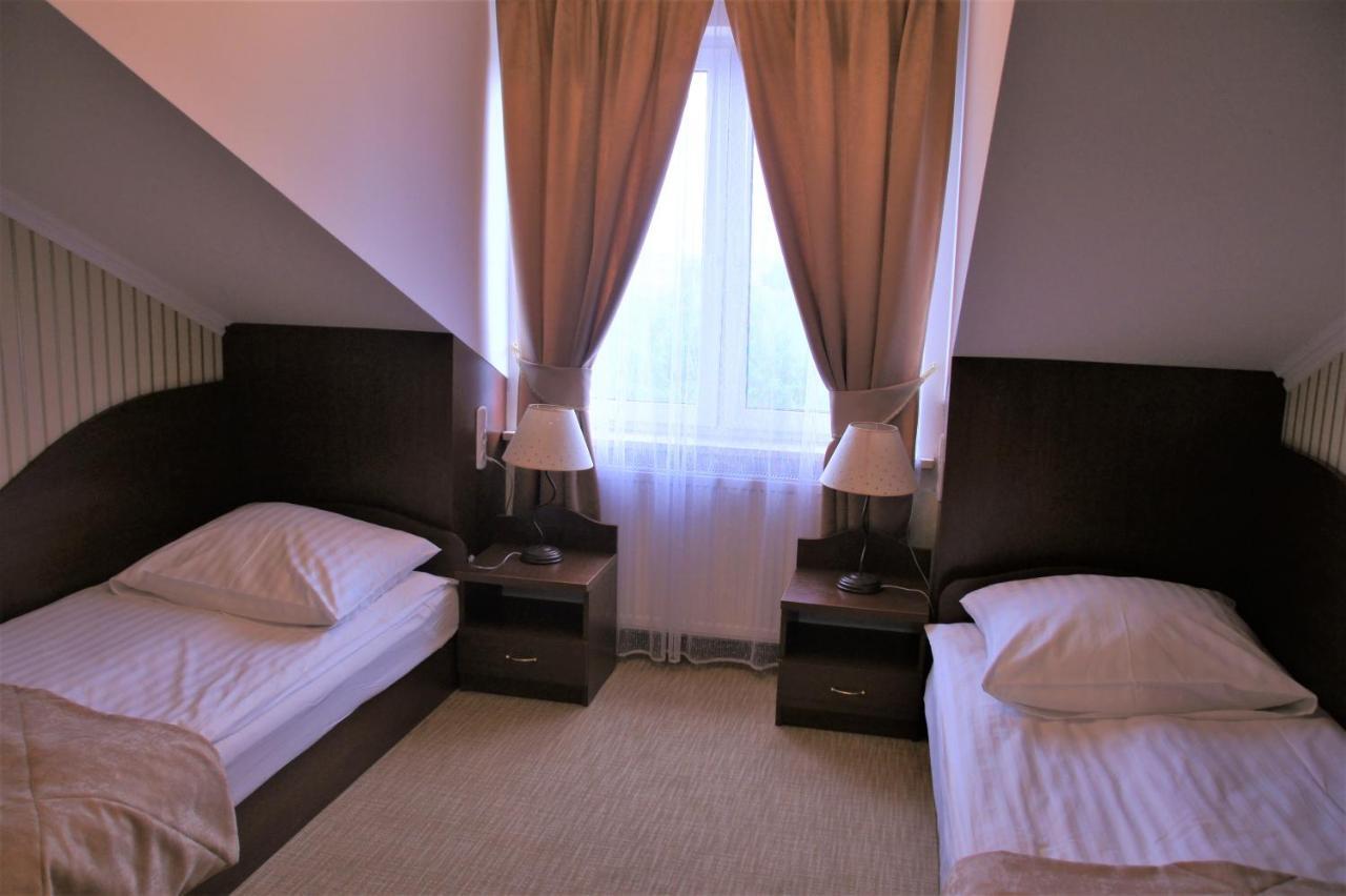 Dworek Nad Stawem & Laznia Piwna Ostrow Mazowiecka Ngoại thất bức ảnh