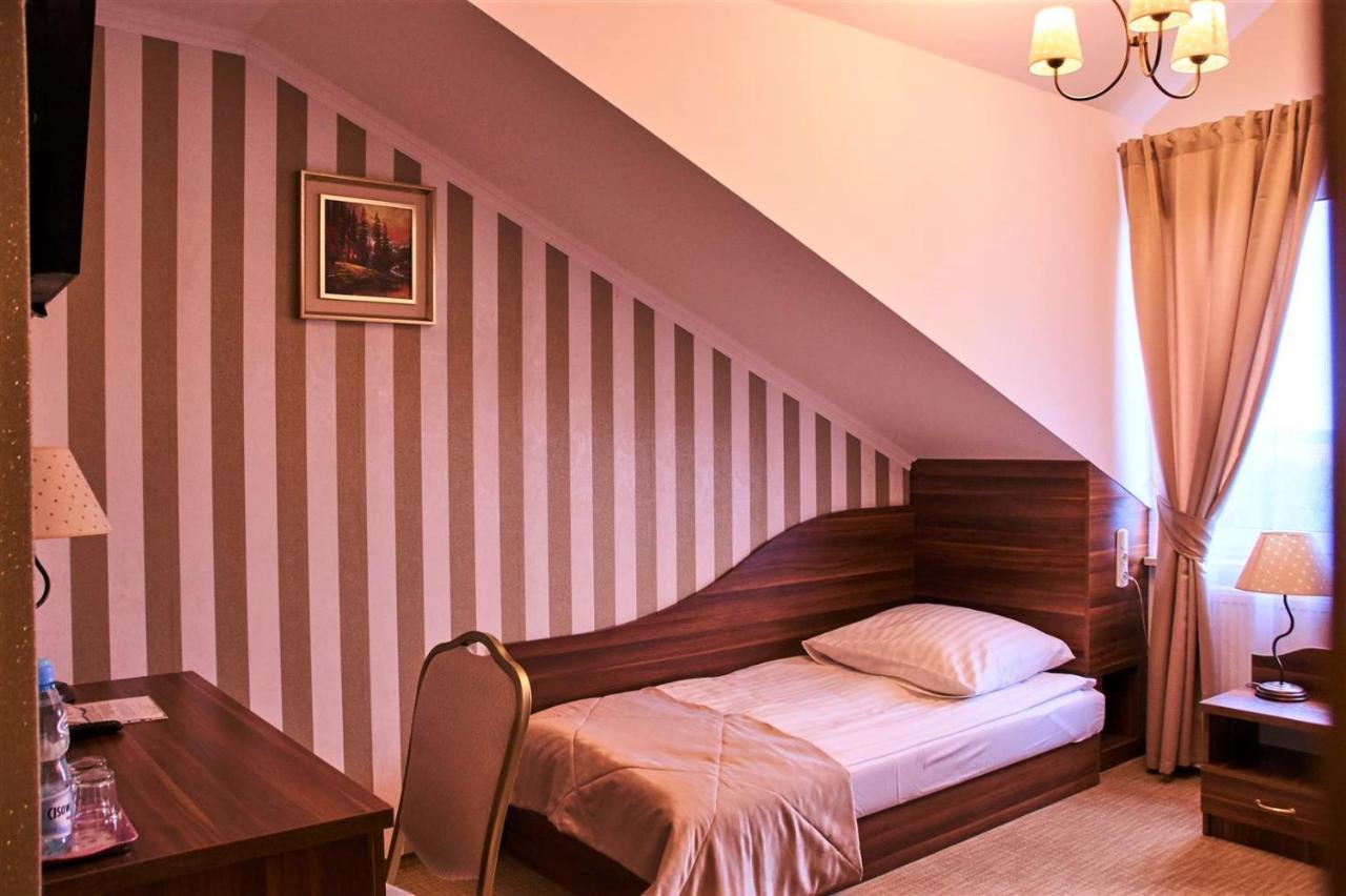 Dworek Nad Stawem & Laznia Piwna Ostrow Mazowiecka Ngoại thất bức ảnh