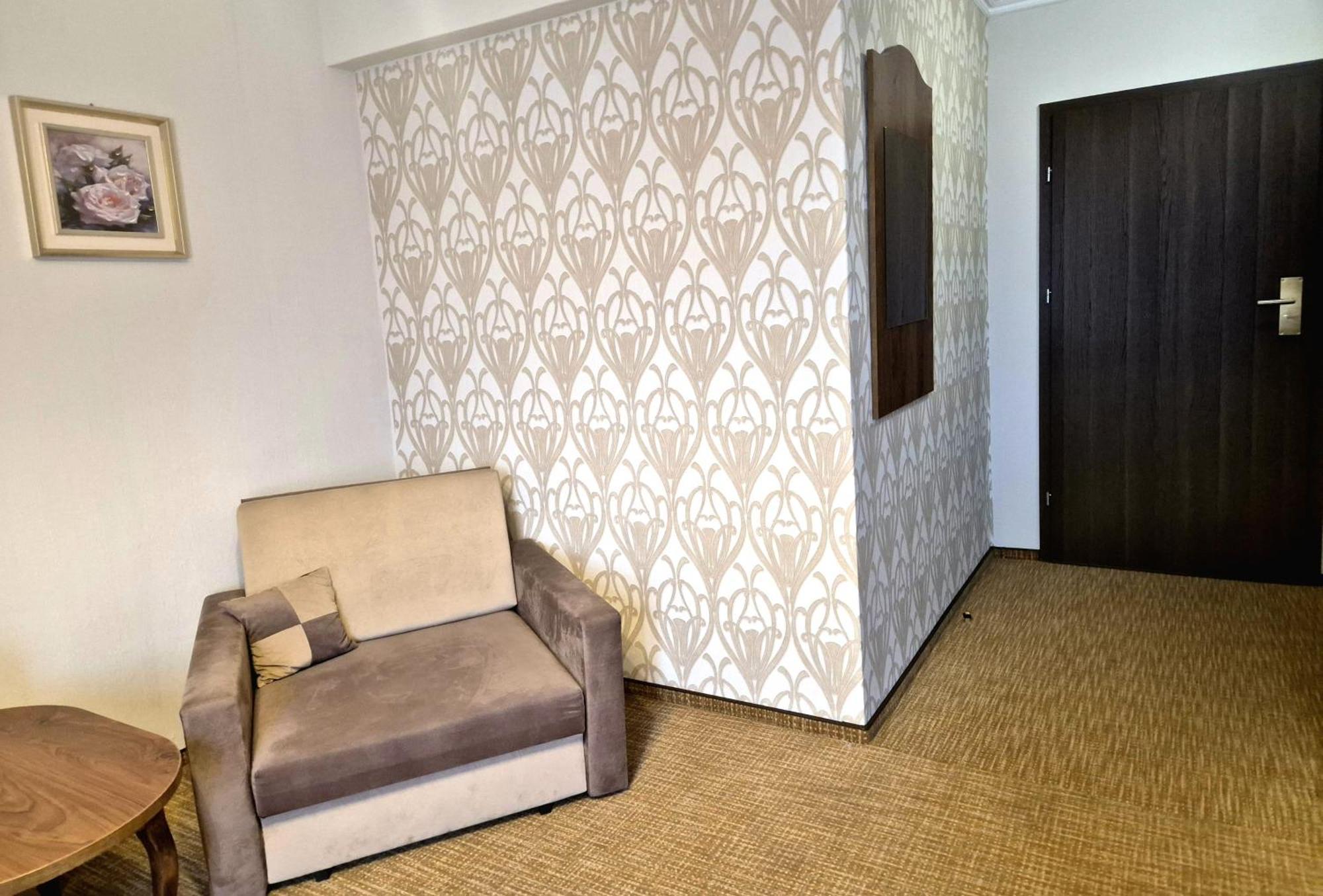 Dworek Nad Stawem & Laznia Piwna Ostrow Mazowiecka Ngoại thất bức ảnh