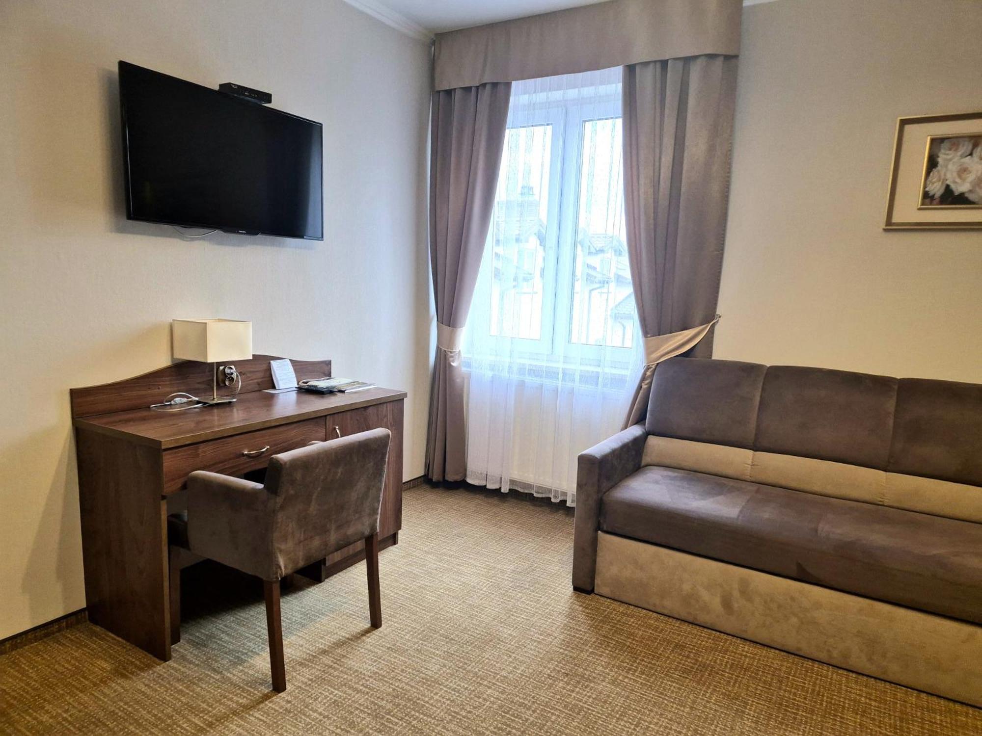 Dworek Nad Stawem & Laznia Piwna Ostrow Mazowiecka Ngoại thất bức ảnh