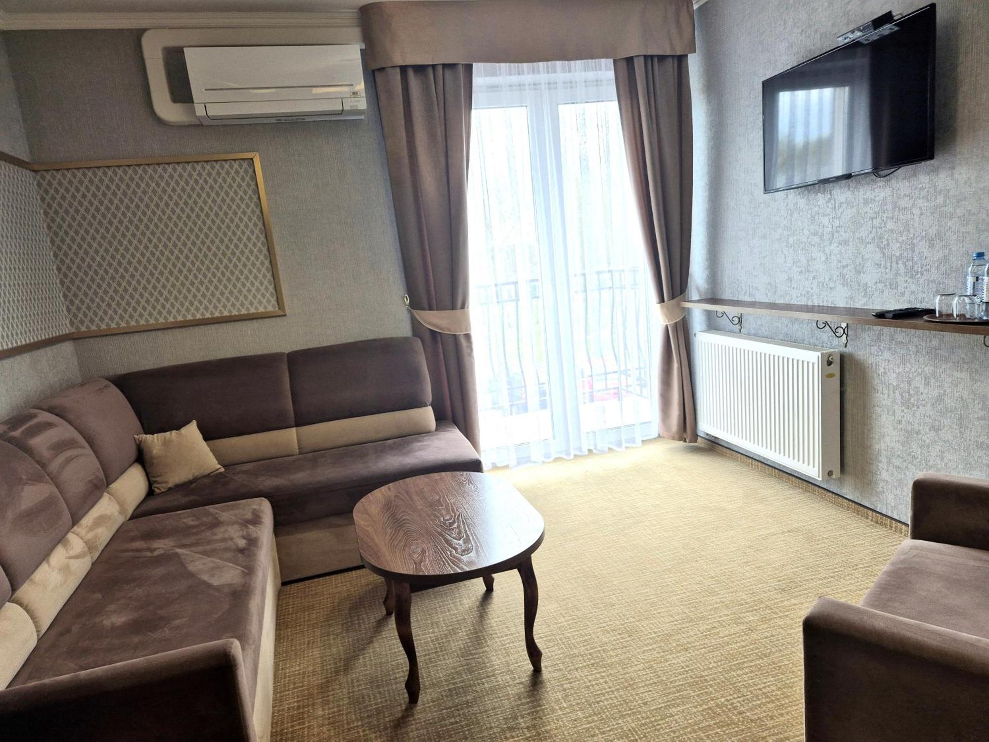Dworek Nad Stawem & Laznia Piwna Ostrow Mazowiecka Ngoại thất bức ảnh