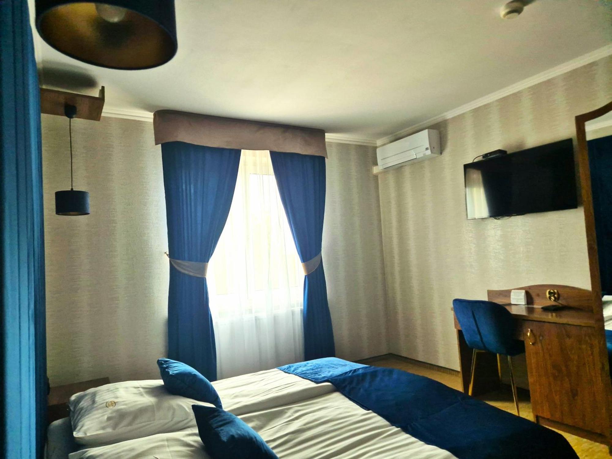 Dworek Nad Stawem & Laznia Piwna Ostrow Mazowiecka Ngoại thất bức ảnh