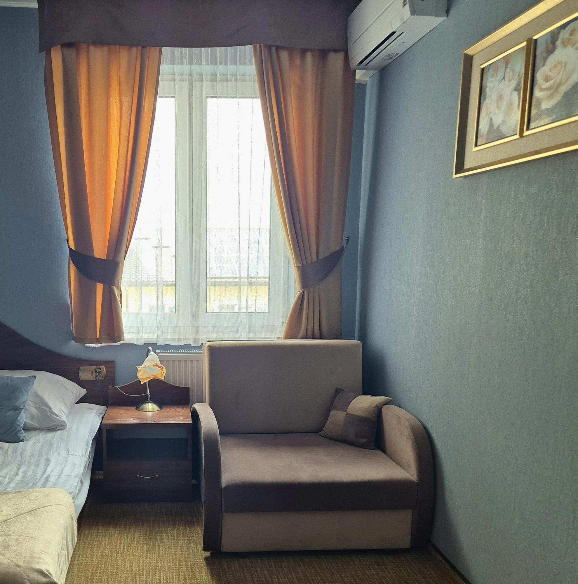Dworek Nad Stawem & Laznia Piwna Ostrow Mazowiecka Ngoại thất bức ảnh