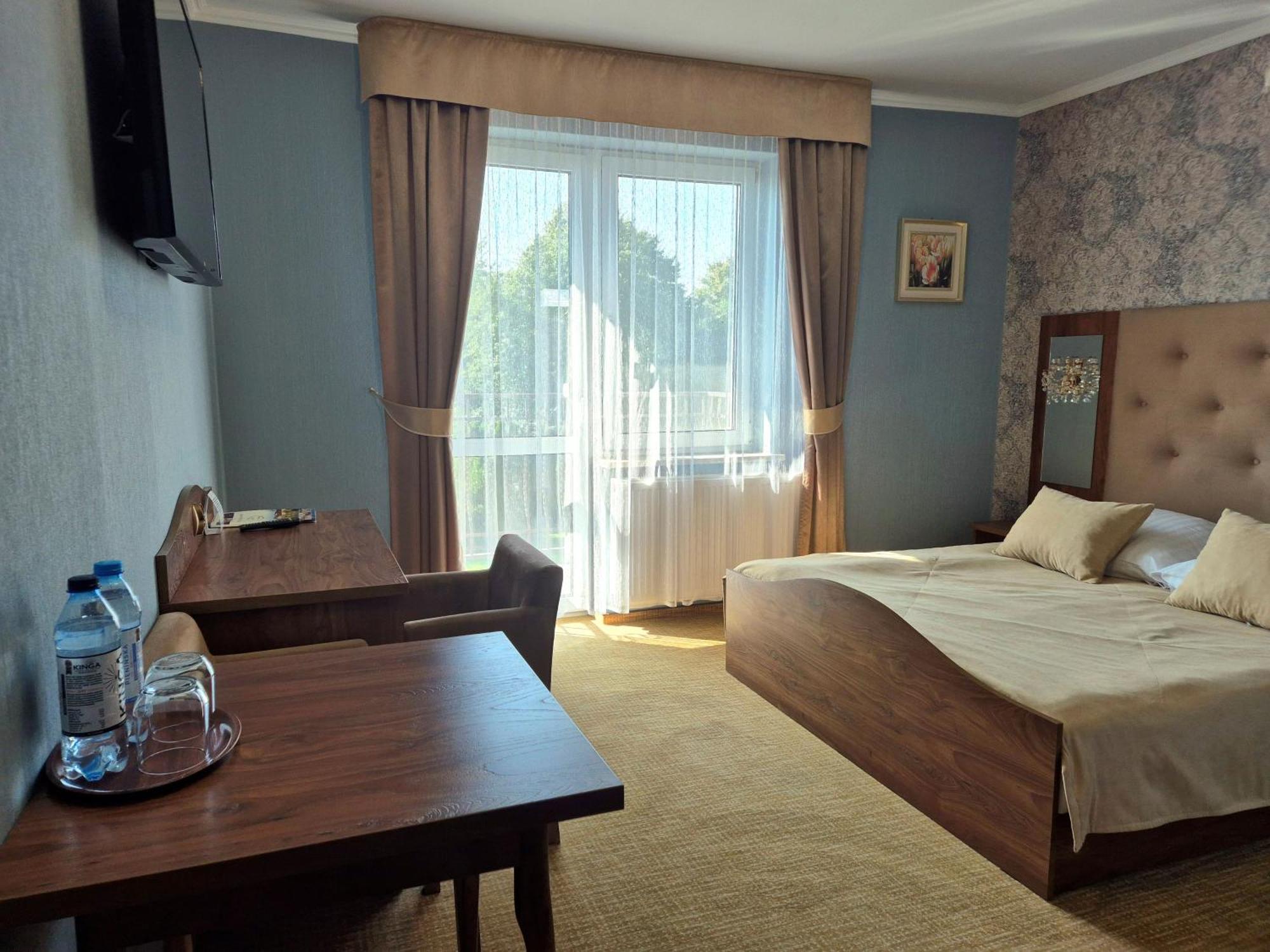 Dworek Nad Stawem & Laznia Piwna Ostrow Mazowiecka Ngoại thất bức ảnh