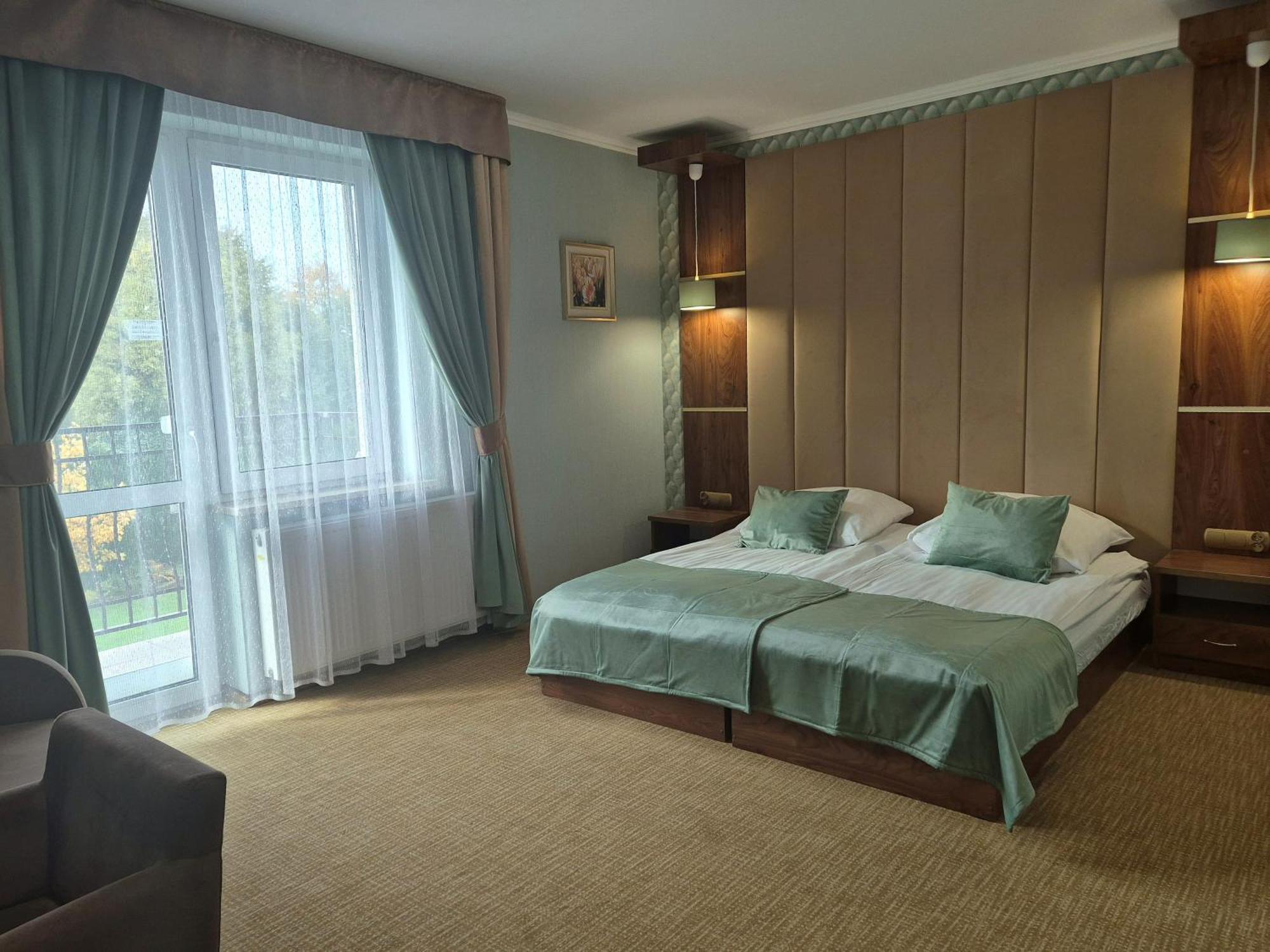 Dworek Nad Stawem & Laznia Piwna Ostrow Mazowiecka Ngoại thất bức ảnh