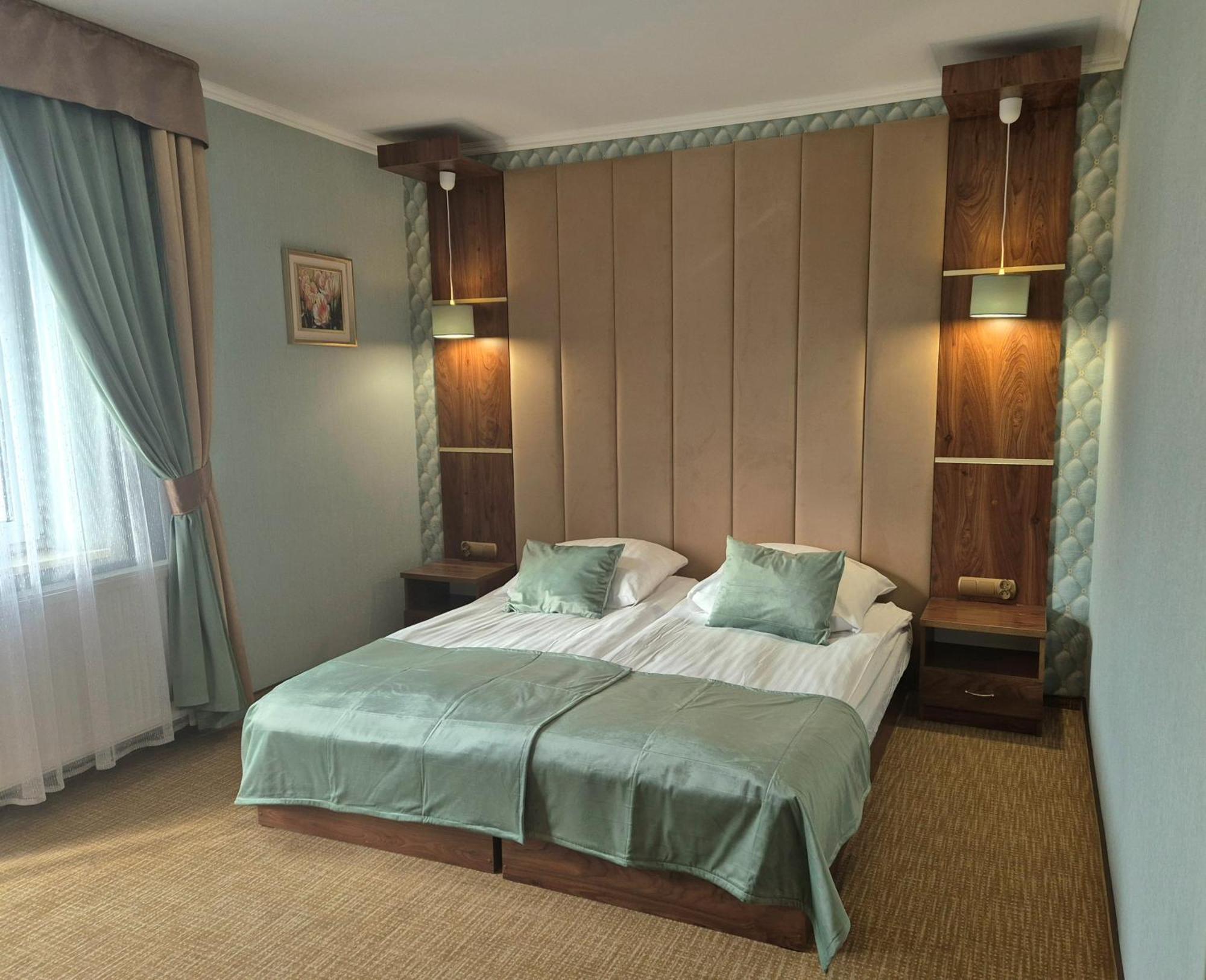 Dworek Nad Stawem & Laznia Piwna Ostrow Mazowiecka Ngoại thất bức ảnh